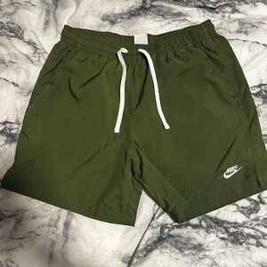 Nike Men's Club Woven Flow Shorts - Army Green
